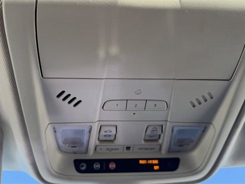 Used 2017 Cadillac XT5 Luxury image 23