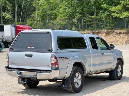 Used 2012 Toyota Tacoma 4x4 Access Cab V6 w/ TRD Off-Road Pkg image 6