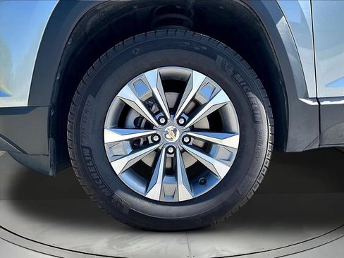 Used 2025 Chevrolet Equinox LT AWD/4WD image 36