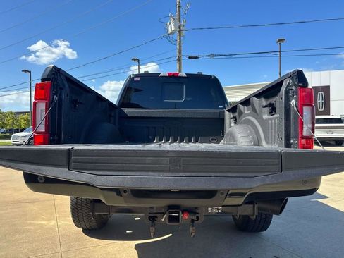 Used 2022 Ford F250 Platinum w/ FX4 Off-Road Package AWD/4WD image 9