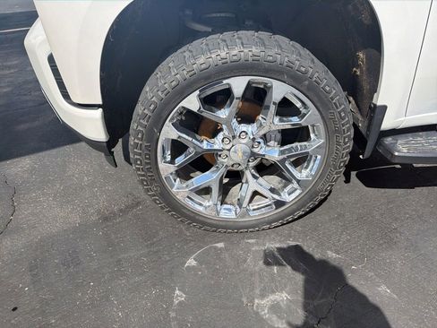 Used 2021 Chevrolet Silverado 1500 High Country w/ Technology Package image 2