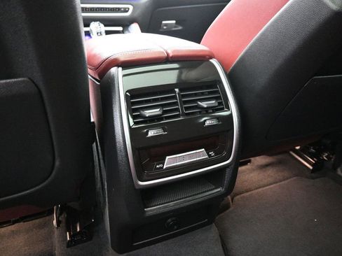 Used 2022 BMW X6 xDrive40i w/ Executive Package image 21