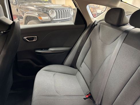 Used 2025 Kia K4 FWD image 38