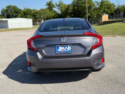 Used 2018 Honda Civic EX image 4