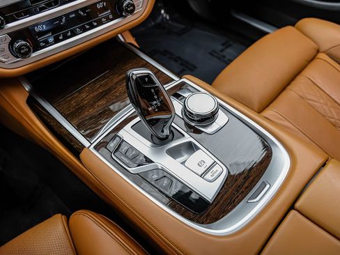 Used 2020 BMW 750i xDrive w/ Executive Package AWD/4WD image 26