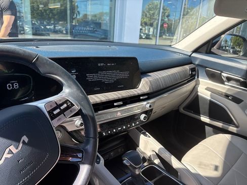 Used 2024 Kia Telluride EX w/ EX Captain's Chair Package image 28