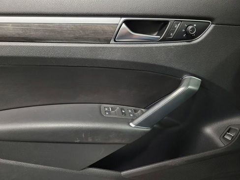Used 2017 Volkswagen Passat 1.8T SEL Premium image 22