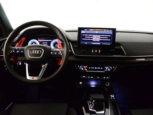 Used 2024 Audi Q5 e Premium Plus image 4