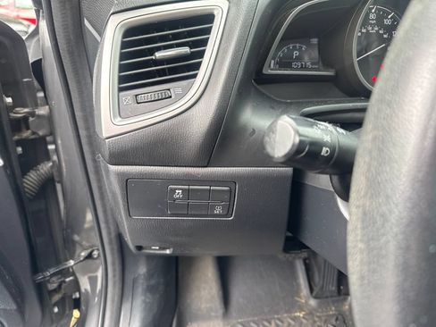 Used 2018 MAZDA MAZDA3 Sport FWD image 17