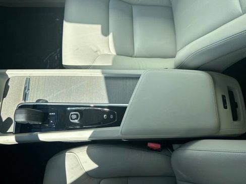 Certified 2023 Volvo XC60 B5 Plus w/ Climate Package AWD/4WD image 28