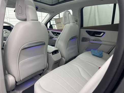 Used 2026 Mercedes-Benz EQE 320+ SUV image 18