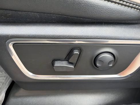 Used 2025 RAM 1500 Laramie w/ Sport Appearance Package AWD/4WD image 13