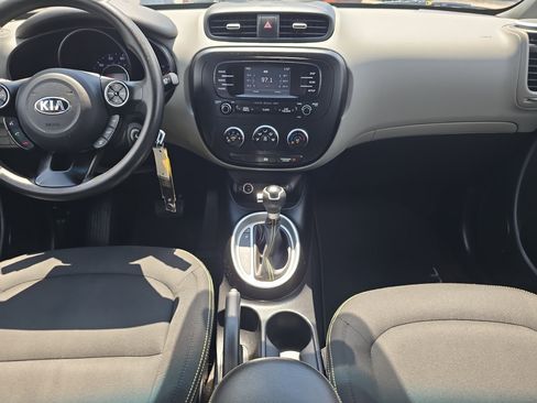 Used 2016 Kia Soul + image 14