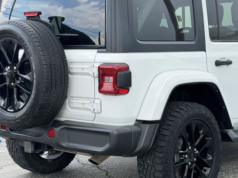 Used 2023 Jeep Wrangler Unlimited Sahara w/ Cold Weather Group AWD/4WD image 11