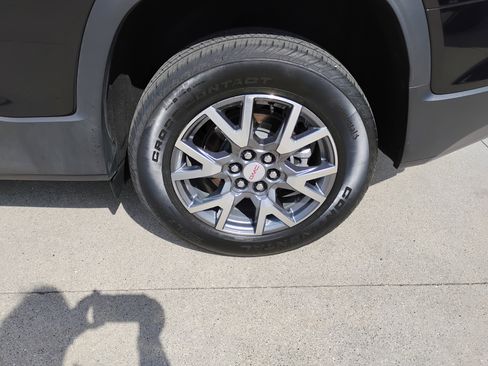 Used 2023 GMC Acadia SLT w/ LPO, Floor Liner Package FWD image 24