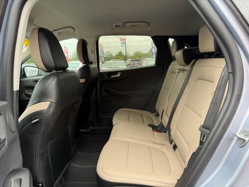 Used 2022 Ford Escape SEL w/ Technology Package image 17