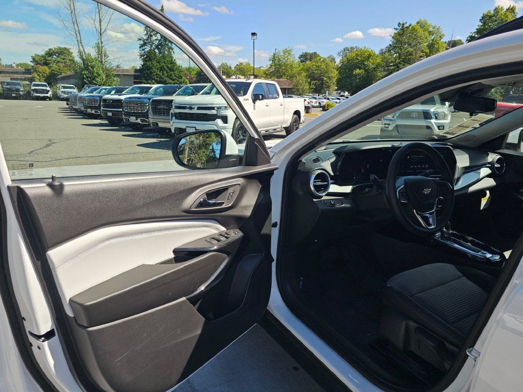 New 2026 Chevrolet Trax LT w/ Driver Confidence Package FWD image 23