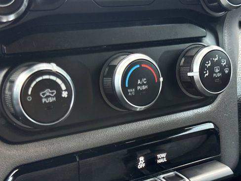 Used 2022 RAM 1500 Big Horn AWD/4WD image 31
