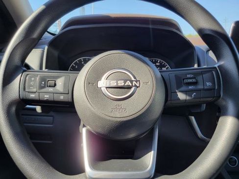 Used 2023 Nissan Rogue S AWD/4WD image 9