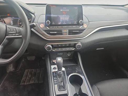 Used 2024 Nissan Altima 2.5 SV FWD image 9