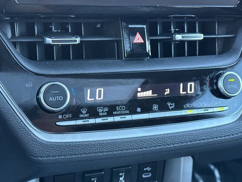 Used 2023 Toyota Corolla Cross XLE image 19