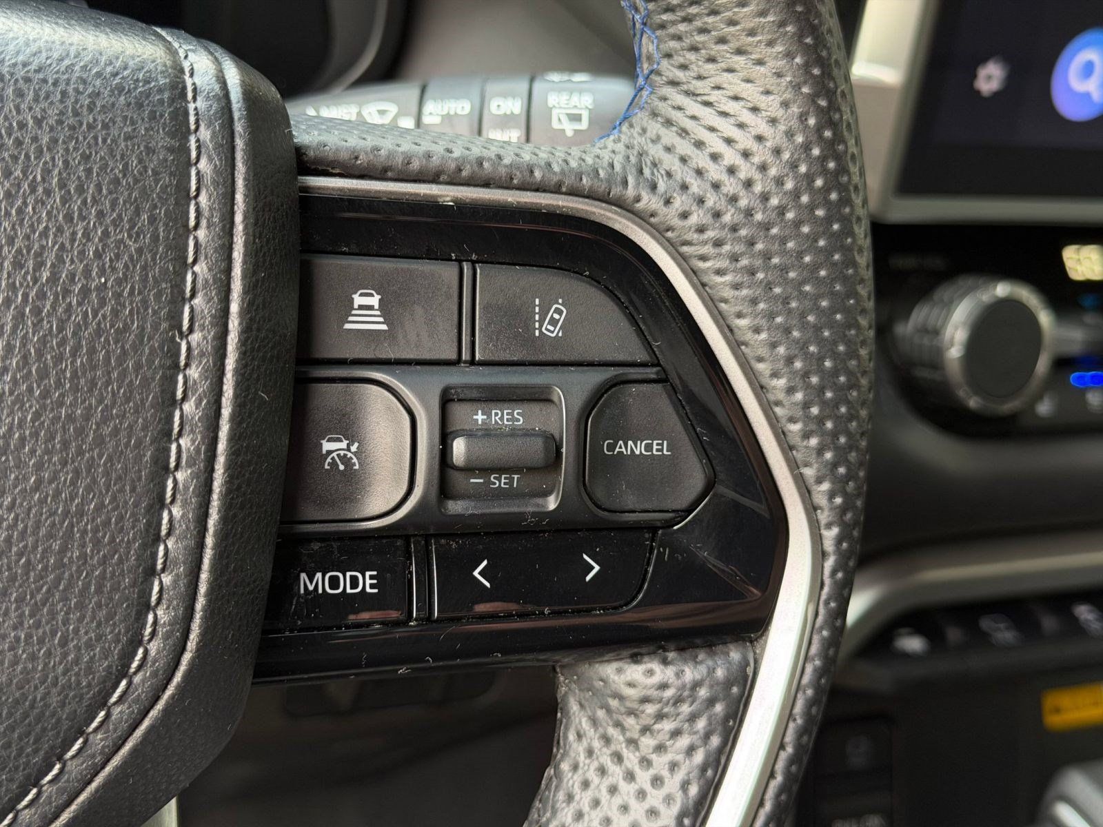 Used 2024 Toyota Sequoia Platinum AWD/4WD image 18