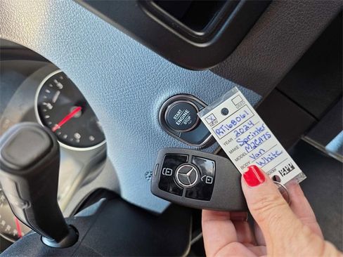 Used 2024 Mercedes-Benz Sprinter 2500 image 13