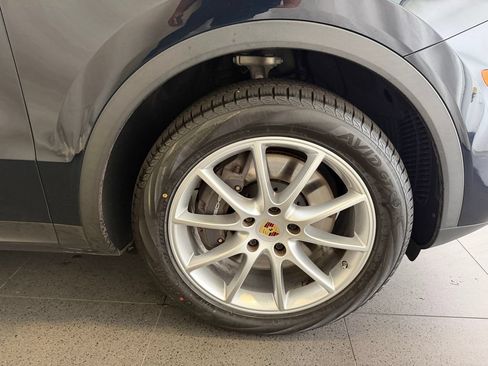 Certified 2022 Porsche Cayenne AWD/4WD image 13
