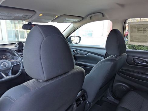 Used 2018 Nissan Rogue SV image 15