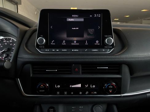 Used 2025 Nissan Rogue SV FWD image 27