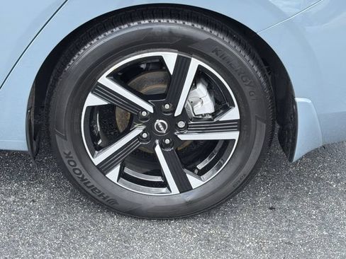 Used 2025 Nissan Sentra SV FWD image 14