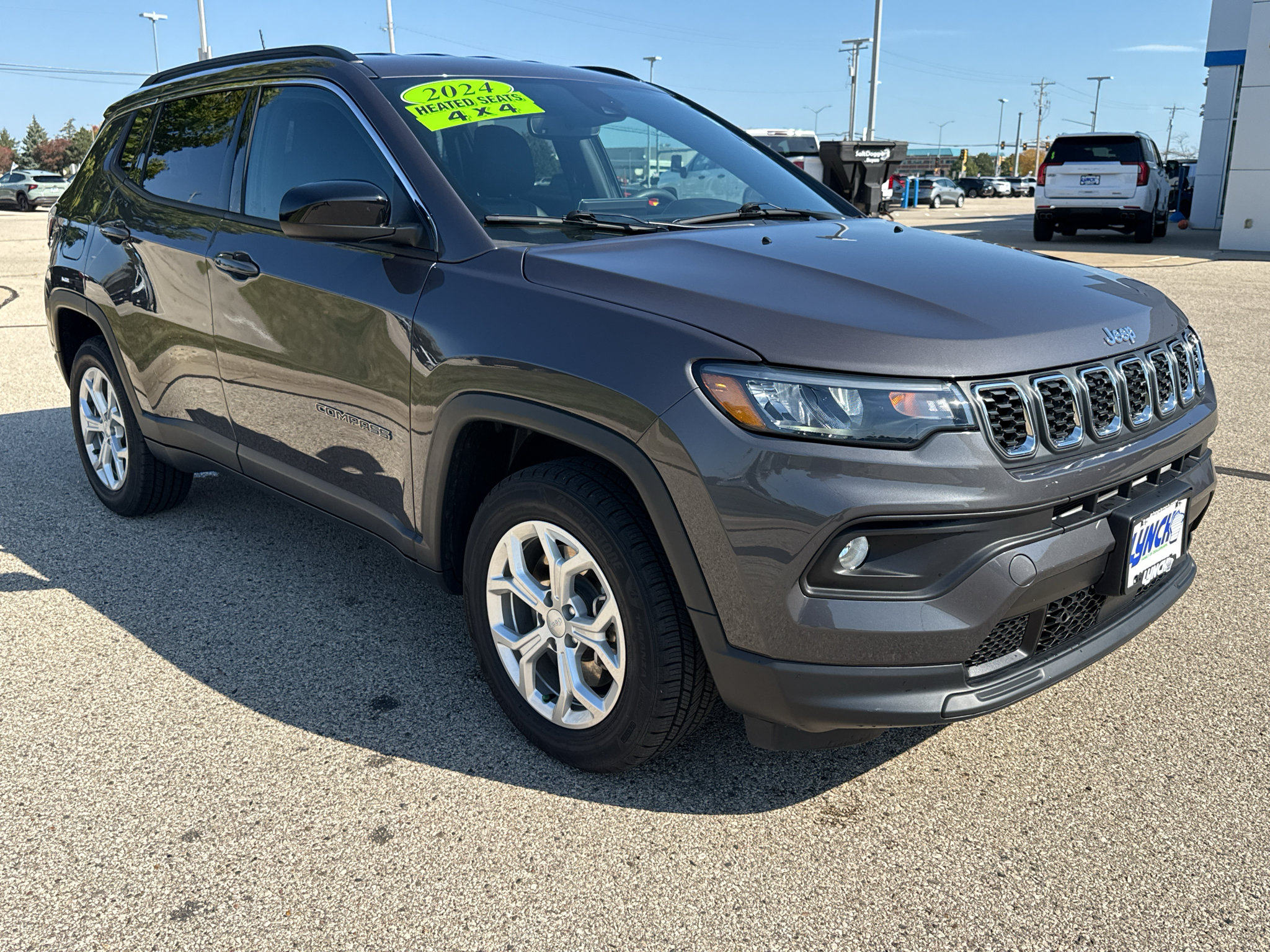 Used 2024 Jeep Compass Latitude w/ Convenience Group AWD/4WD image 7