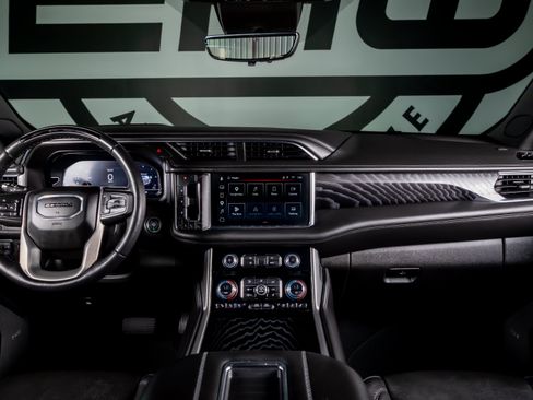 Used 2023 GMC Yukon XL Denali w/ Advanced Technology Package AWD/4WD image 3