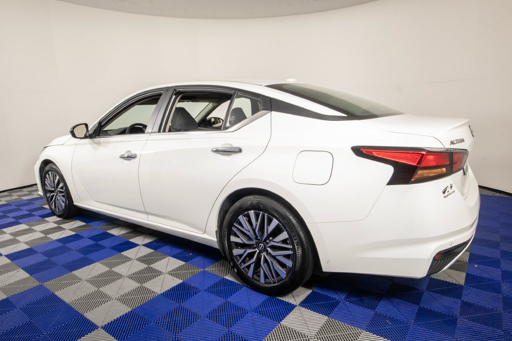 Used 2025 Nissan Altima 2.5 SV FWD image 8