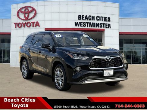 Used 2023 Toyota Highlander Platinum image 1