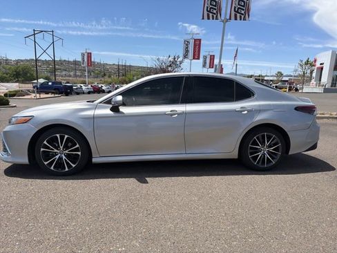 Used 2021 Toyota Camry XLE w/ Navigation Upgrade Package FWD image 4