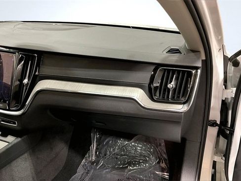 Certified 2024 Volvo V60 B5 Cross Country Ultimate w/ Protection Package Premier image 18