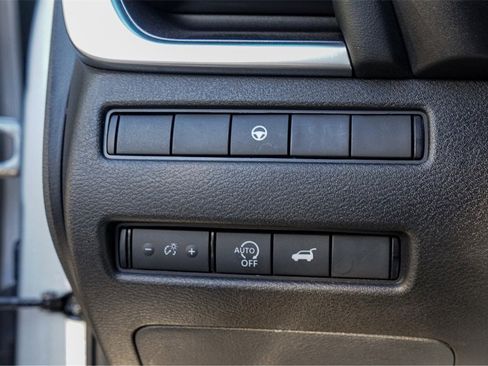 Used 2024 Nissan Rogue SV image 15