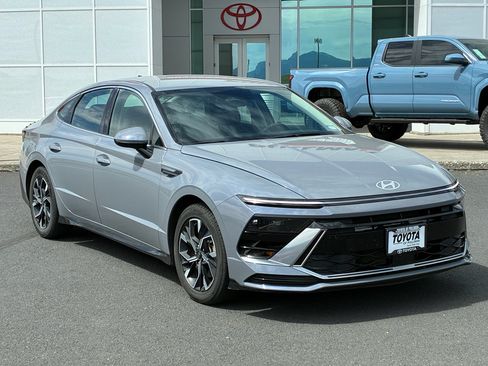 Used 2025 Hyundai Sonata SEL FWD image 1
