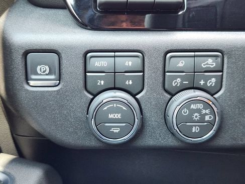 Used 2026 Chevrolet Silverado 3500 LTZ w/ LTZ Premium Package AWD/4WD image 28