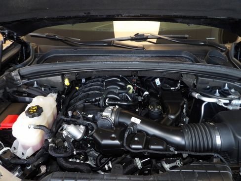 Used 2025 Jeep Grand Cherokee Laredo X w/ Luxury Tech Group I image 11