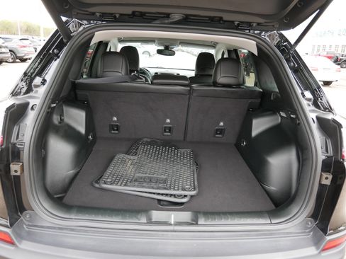 Used 2022 Jeep Cherokee Trailhawk w/ Comfort/Convenience Group AWD/4WD image 18