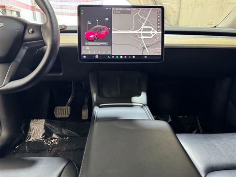 Used 2021 Tesla Model Y Long Range image 15