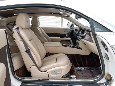 Used 2016 Rolls-Royce Wraith RWD image 24
