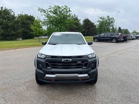 Used 2024 Chevrolet Colorado Trail Boss w/ Advanced Trailering Package AWD/4WD image 2