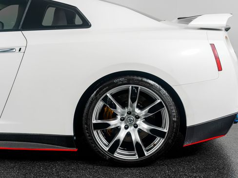 Used 2009 Nissan GT-R Premium image 18