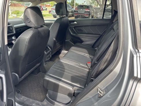 Used 2024 Volkswagen Tiguan SE w/ Panoramic Sunroof Package AWD/4WD image 13