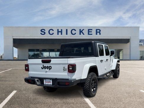 Used 2024 Jeep Gladiator Sport AWD/4WD image 3