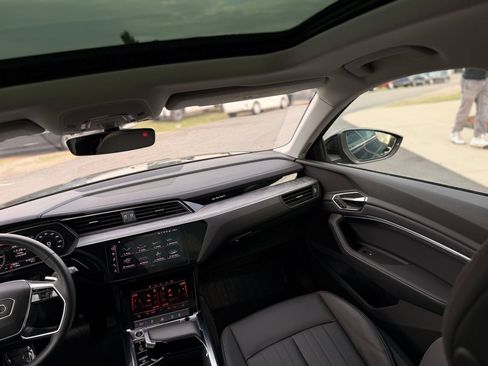 Used 2024 Audi Q8 e-tron Premium AWD/4WD image 34