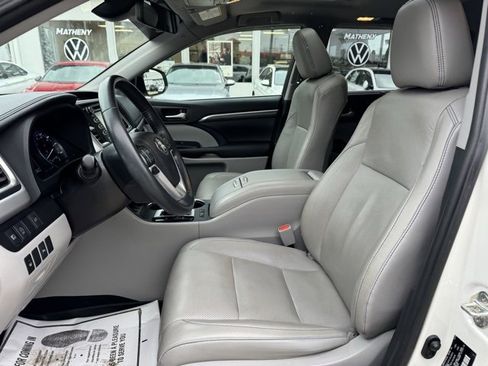 Used 2019 Toyota Highlander Limited image 12